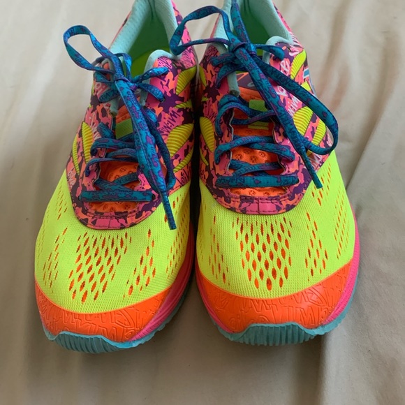 ASICS running shoes - Picture 2 of 4